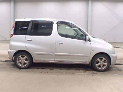 TOYOTA FUN CARGO