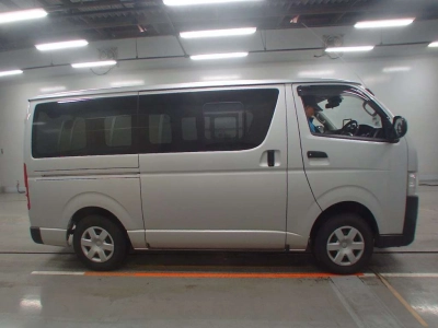 TOYOTA REGIUS VAN