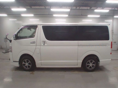 TOYOTA REGIUS VAN