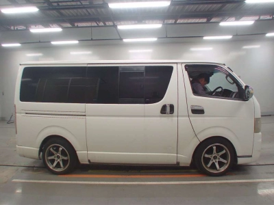 TOYOTA REGIUS VAN
