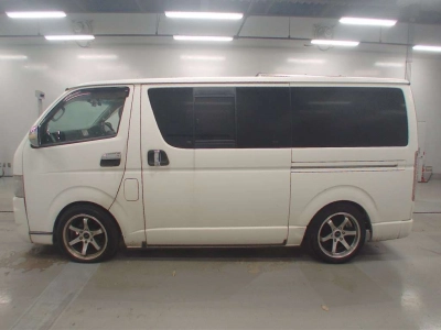TOYOTA REGIUS VAN