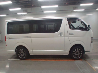TOYOTA REGIUS VAN