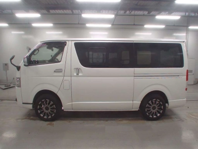 TOYOTA REGIUS VAN