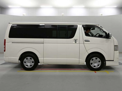 TOYOTA REGIUS VAN