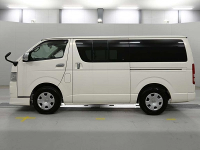 TOYOTA REGIUS VAN