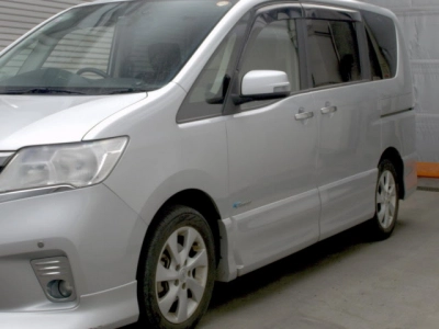 NISSAN SERENA