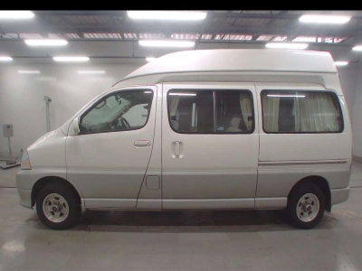 TOYOTA GRAND HIACE