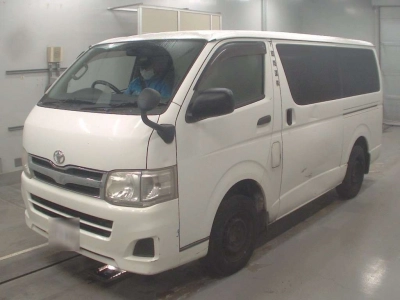 TOYOTA REGIUS VAN