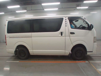 TOYOTA REGIUS VAN