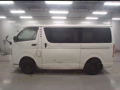 TOYOTA REGIUS VAN
