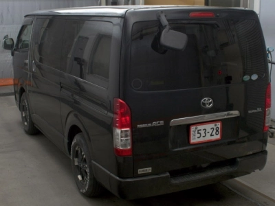 TOYOTA REGIUS VAN