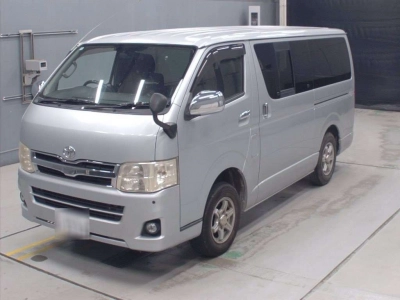 TOYOTA REGIUS VAN