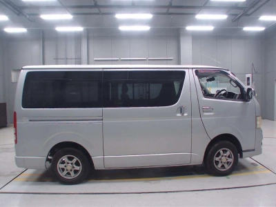 TOYOTA REGIUS VAN