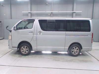 TOYOTA REGIUS VAN
