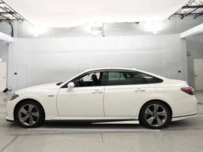 TOYOTA CROWN HYBRID