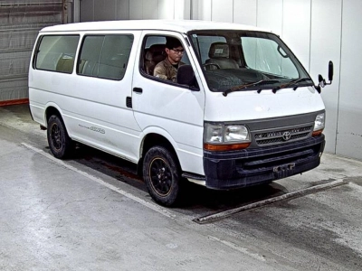 TOYOTA HIACE VAN