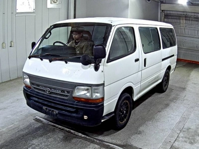 TOYOTA HIACE VAN
