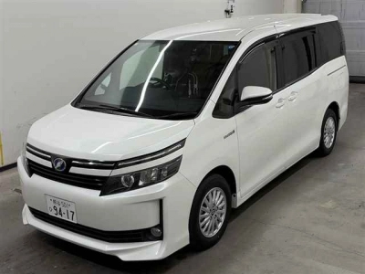 TOYOTA VOXY
