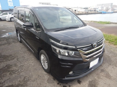 TOYOTA VOXY