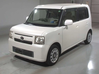 TOYOTA PIXIS SPACE