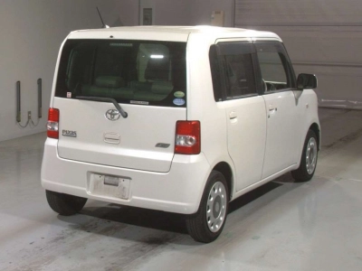TOYOTA PIXIS SPACE