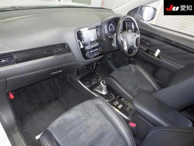 MITSUBISHI OUTLANDER PHEV