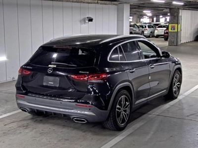 MERCEDES BENZ GLA