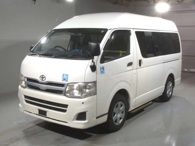 TOYOTA REGIUS VAN