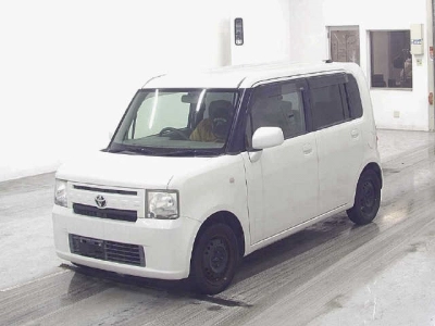 TOYOTA PIXIS SPACE