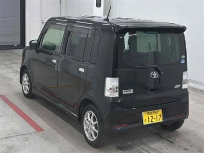 TOYOTA PIXIS SPACE