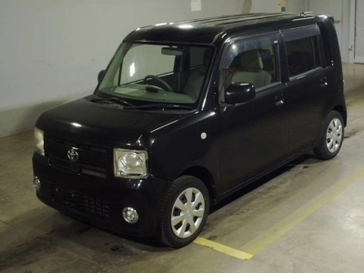 TOYOTA PIXIS SPACE