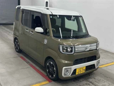 TOYOTA PIXIS MEGA