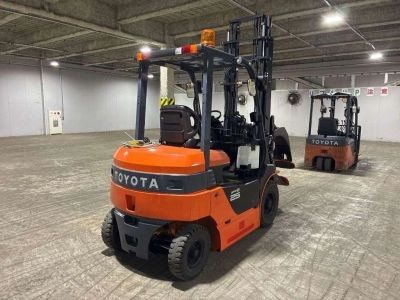 TOYOTA  FORKLIFT 