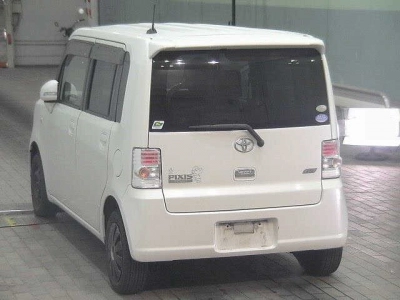 TOYOTA PIXIS SPACE