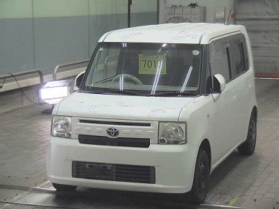 TOYOTA PIXIS SPACE
