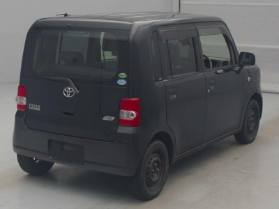TOYOTA PIXIS SPACE