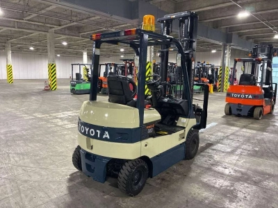 TOYOTA  FORKLIFT 