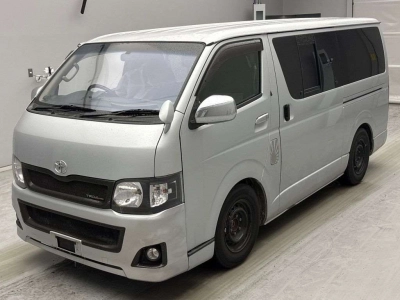 TOYOTA HIACE VAN
