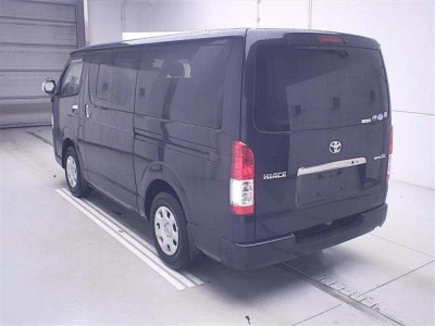 TOYOTA HIACE