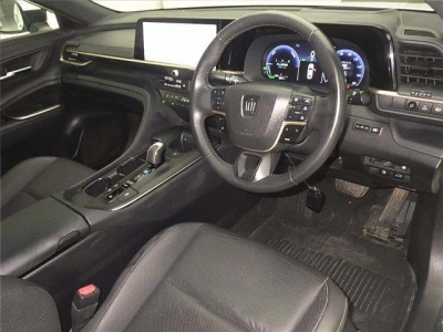 TOYOTA CROWN CROSSOVER