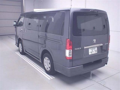 TOYOTA HIACE