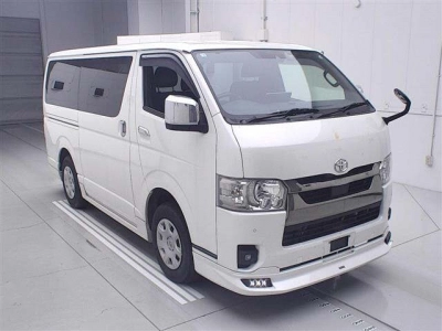 TOYOTA HIACE