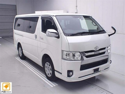 TOYOTA HIACE