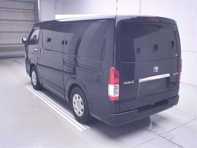 TOYOTA HIACE