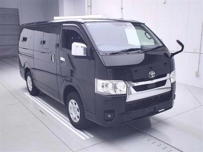 TOYOTA HIACE