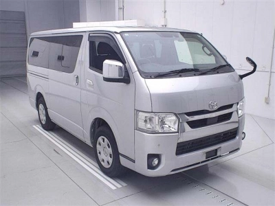 TOYOTA HIACE