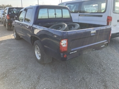 TOYOTA HILUX SPORTS PICK UP