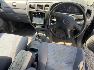 TOYOTA HILUX SPORTS PICK UP