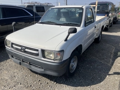 TOYOTA HILUX SPORTS PICK UP