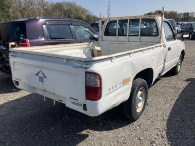 TOYOTA HILUX SPORTS PICK UP